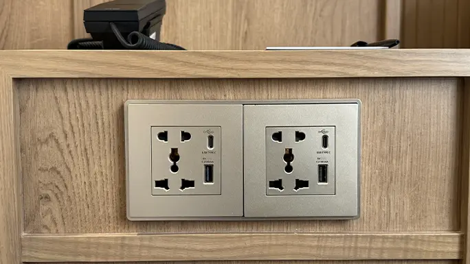 客室内コンセント/電圧について